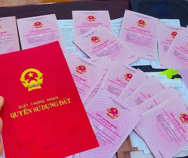 SỔ ĐỎ “HỘ GIA ĐÌNH” VÀ BẪY PHÁP LÝ KHI NGƯỜI THÂN TRÁNH NÉ VIỆC CHIA DI SẢN